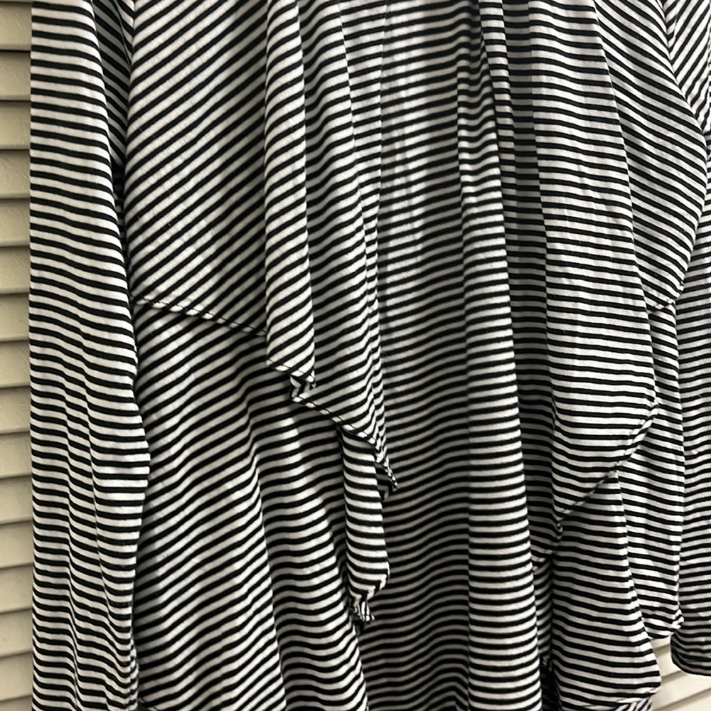 Women’s black and white corrigan - Picture 3 of 5
